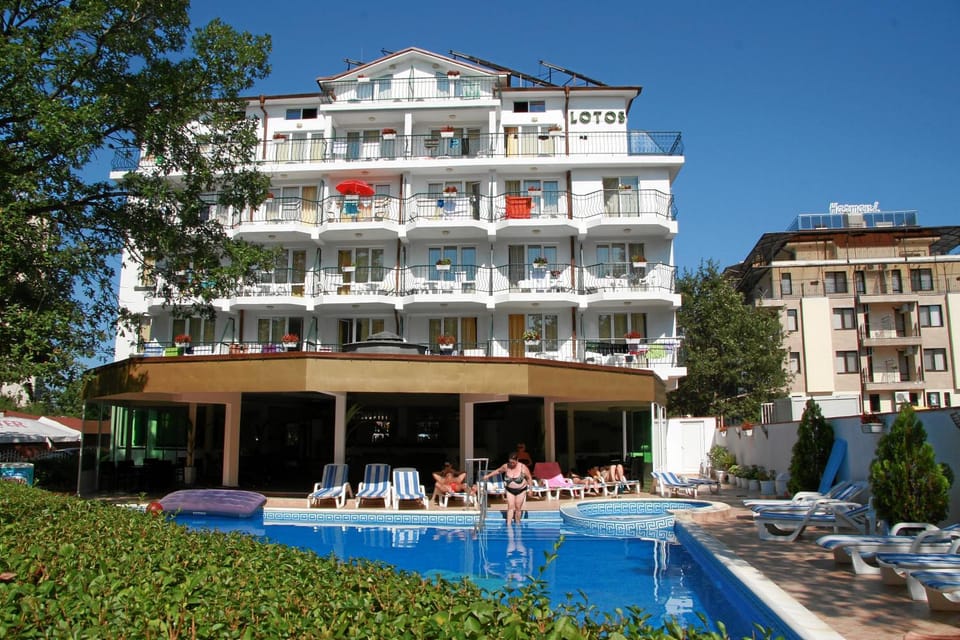 Swimming pool, Swimming pool