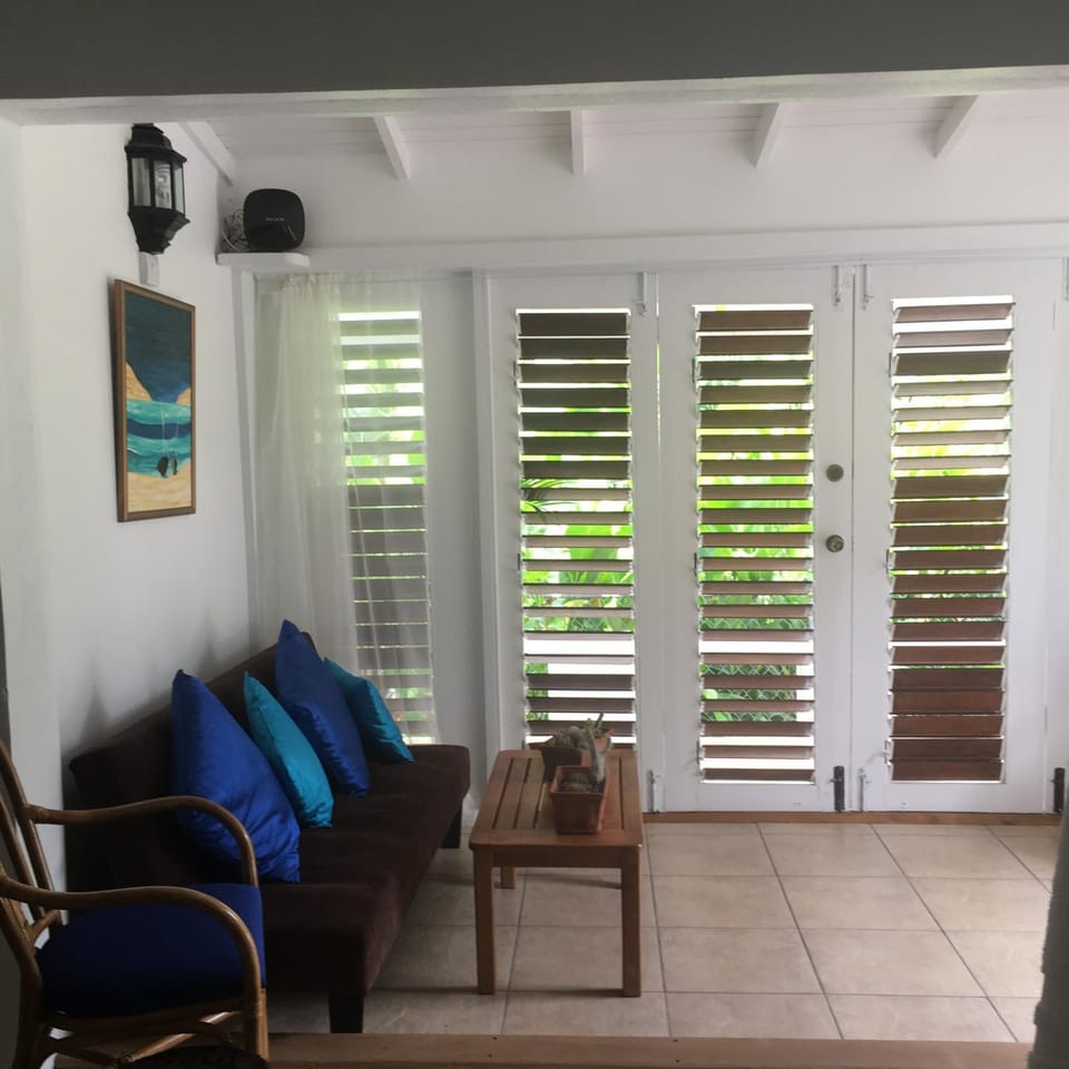 Living room, Decorative detail, Seating area, On site, Garden view