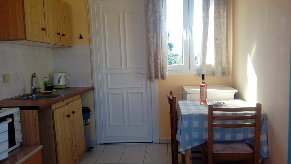 Yellow house Apartment in Argostolion