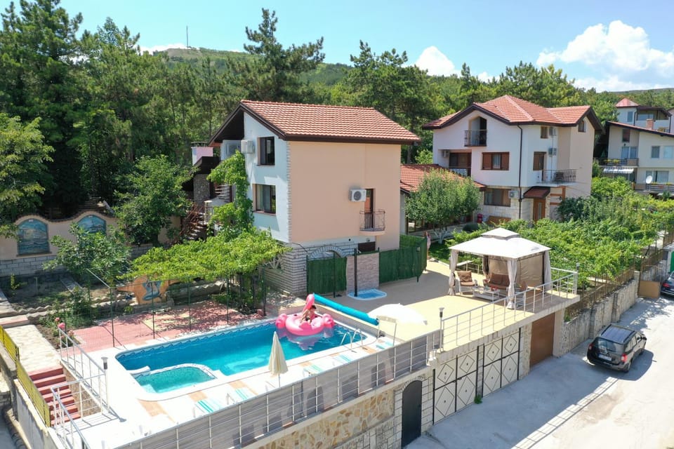 Swimming pool, Swimming pool