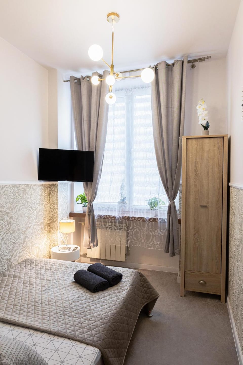 Bed, Photo of the whole room, Bedroom