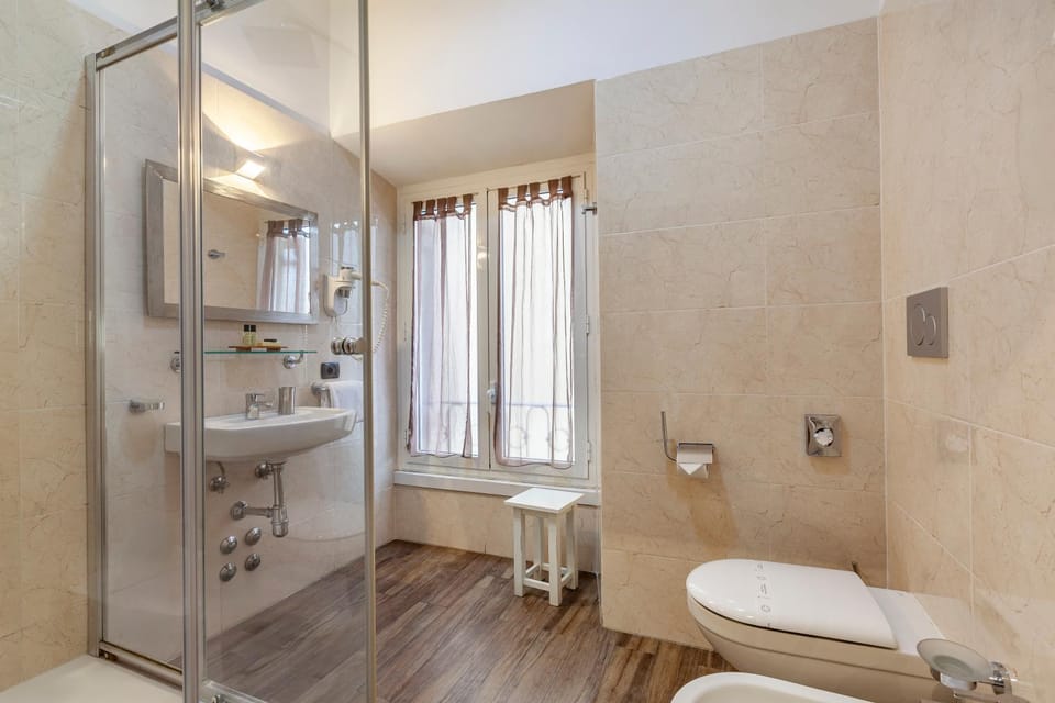 Shower, Toilet, Bathroom, bidet, towels