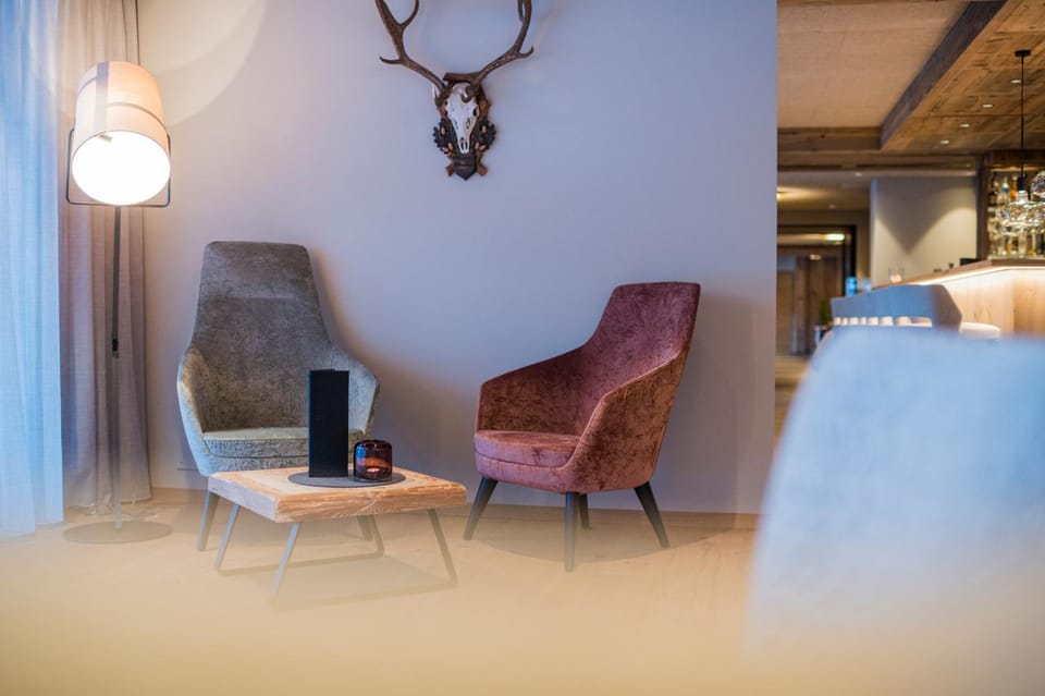 Restaurant/places to eat, Lounge or bar