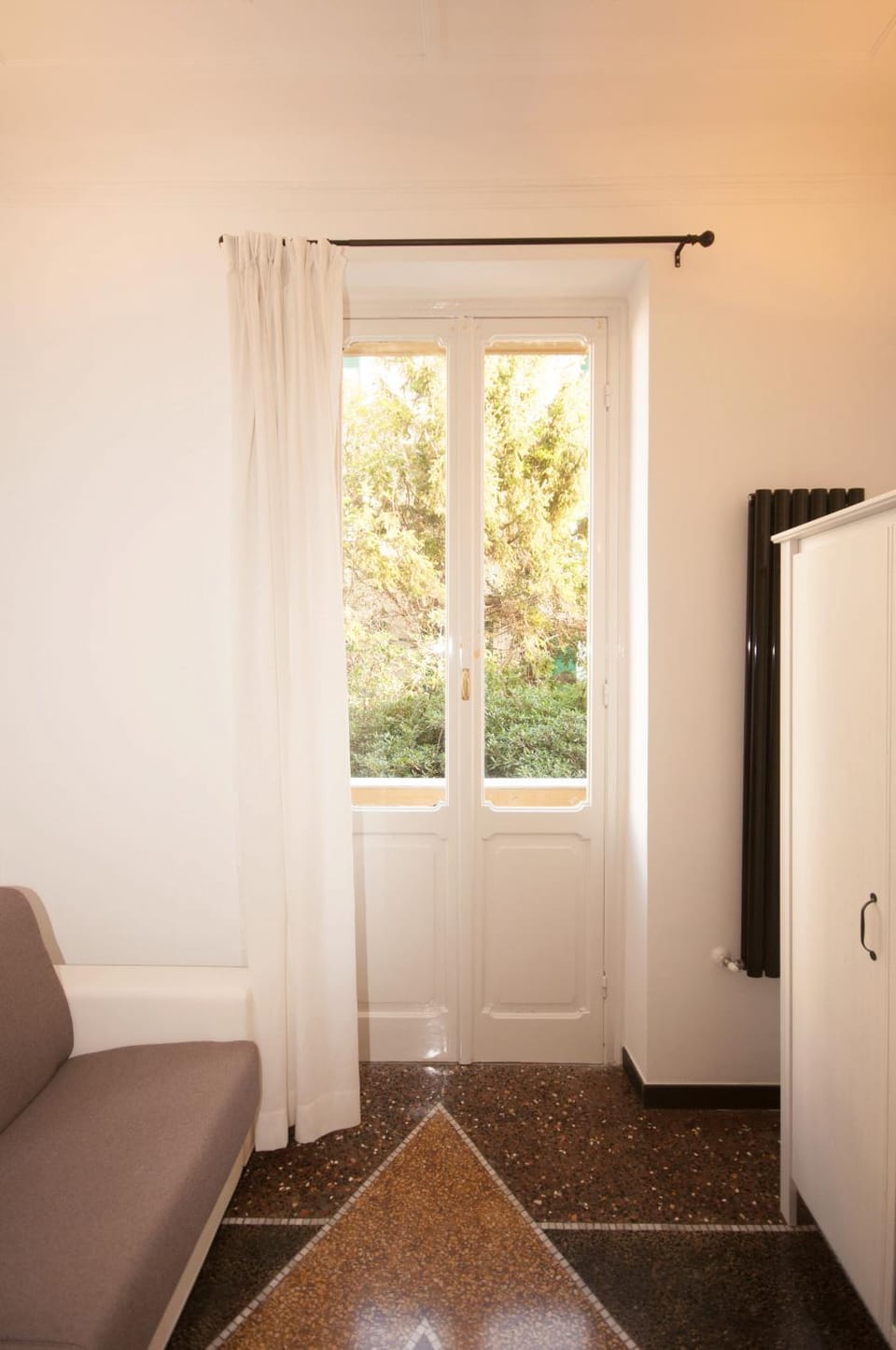 Staff, Bedroom, Pets, Garden view, young children, older children, group of guests, Certificate/Award, Family