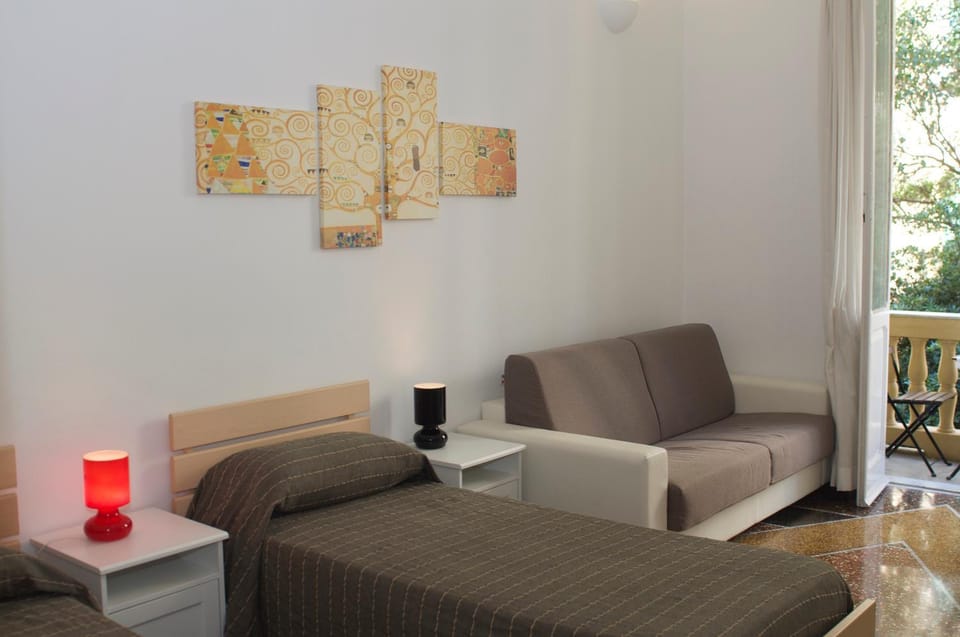 Balcony/Terrace, Bedroom, Pets