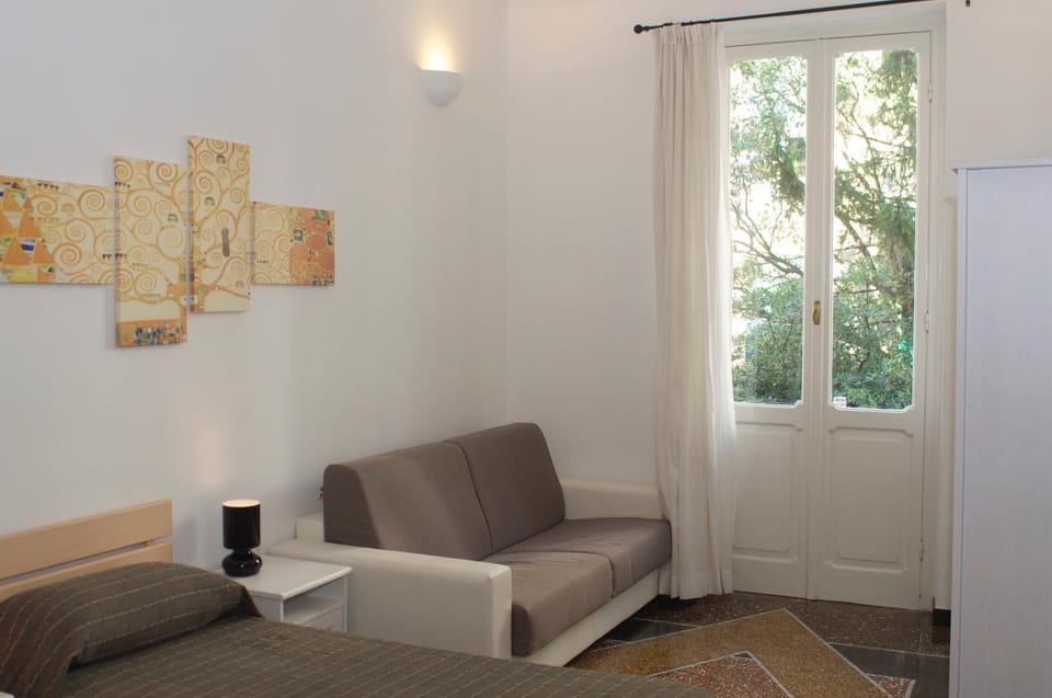 Balcony/Terrace, Bedroom, Pets