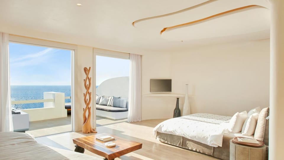 Bed, Natural landscape, Hot Tub, Living room, Seating area, Bedroom, Sea view