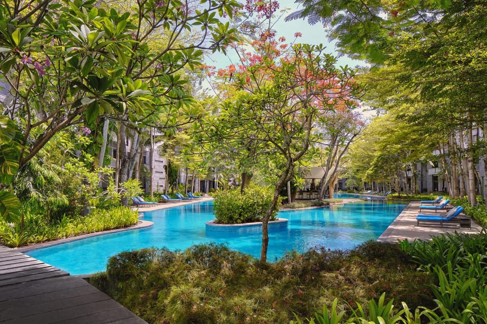 Day, Natural landscape, Pool view, Swimming pool, sunbed