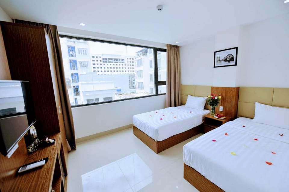 Photo of the whole room, City view
