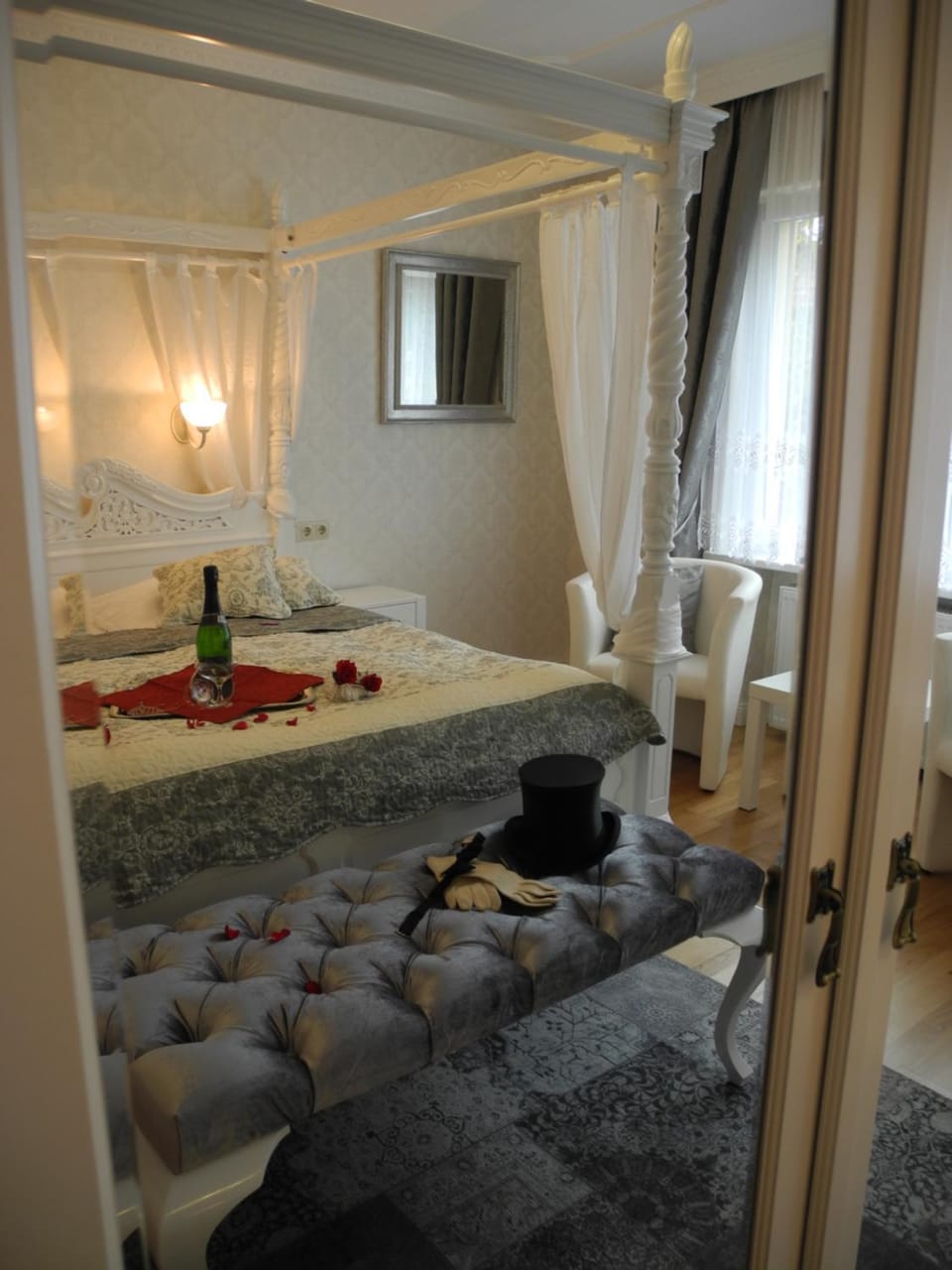 Photo of the whole room