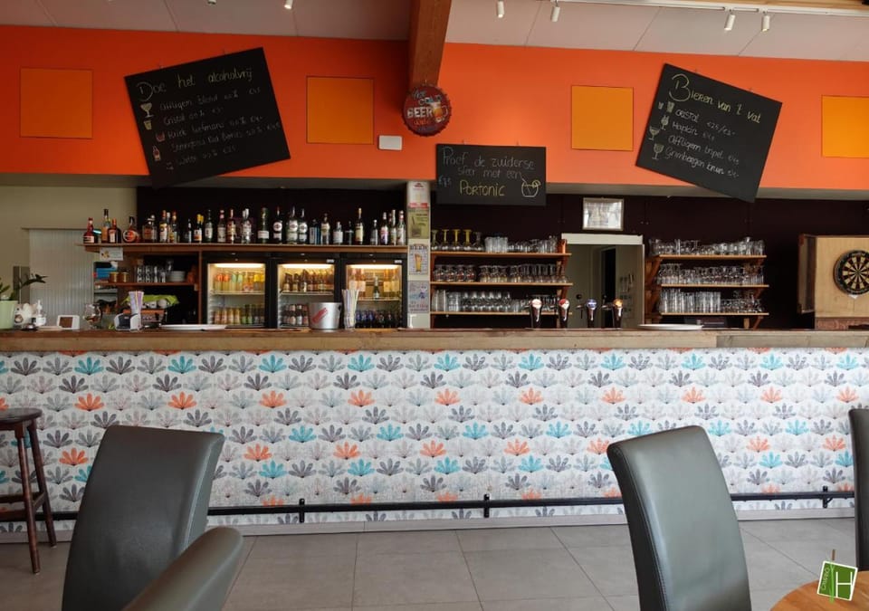 Spring, Day, Neighbourhood, Summer, Lounge or bar