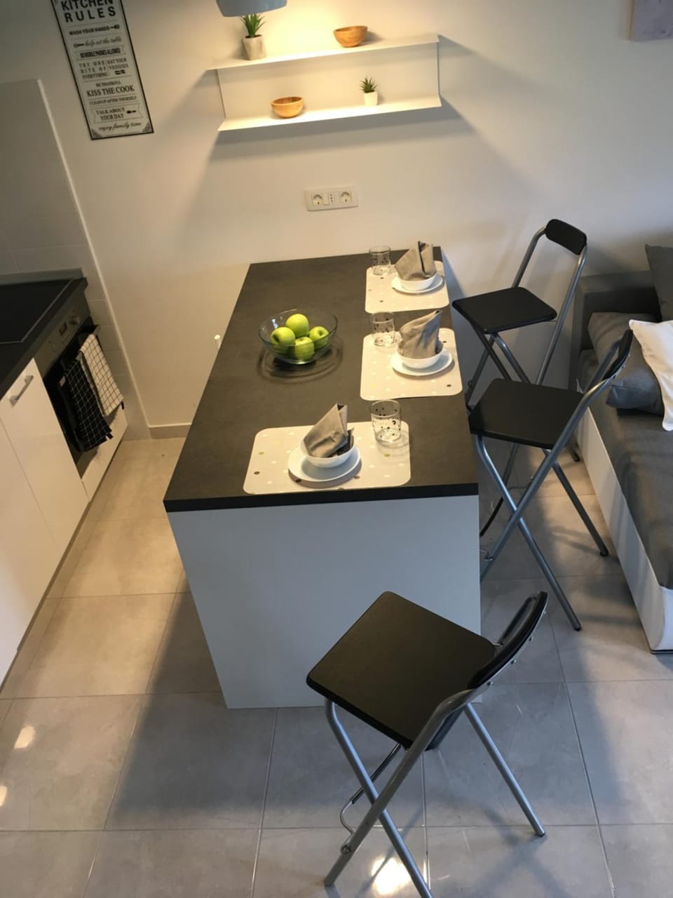Kitchen or kitchenette, Dining area
