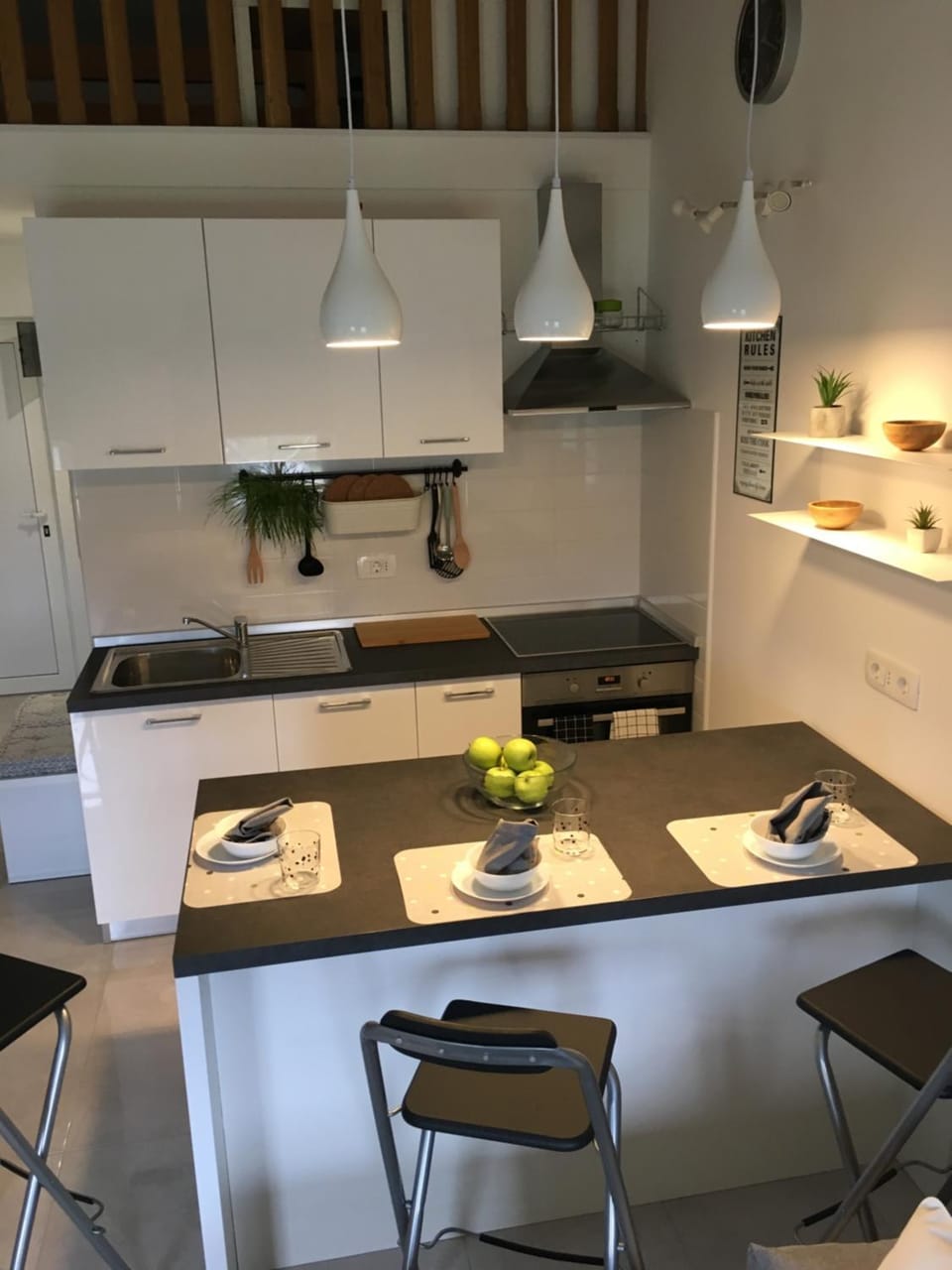 Kitchen or kitchenette, Dining area