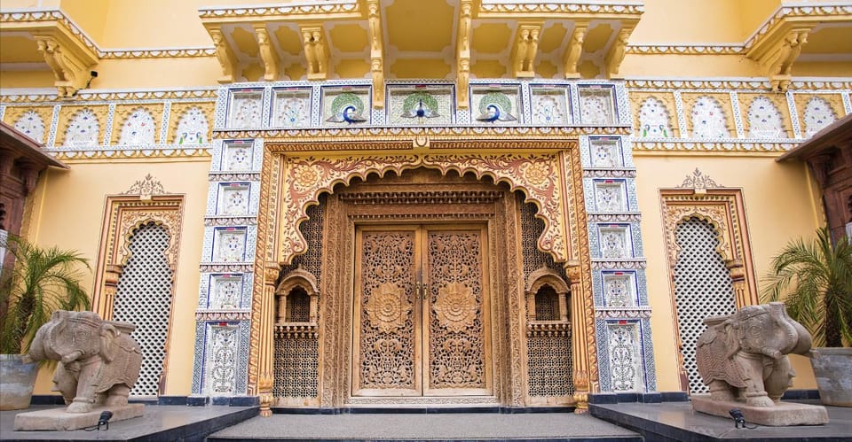 Facade/entrance