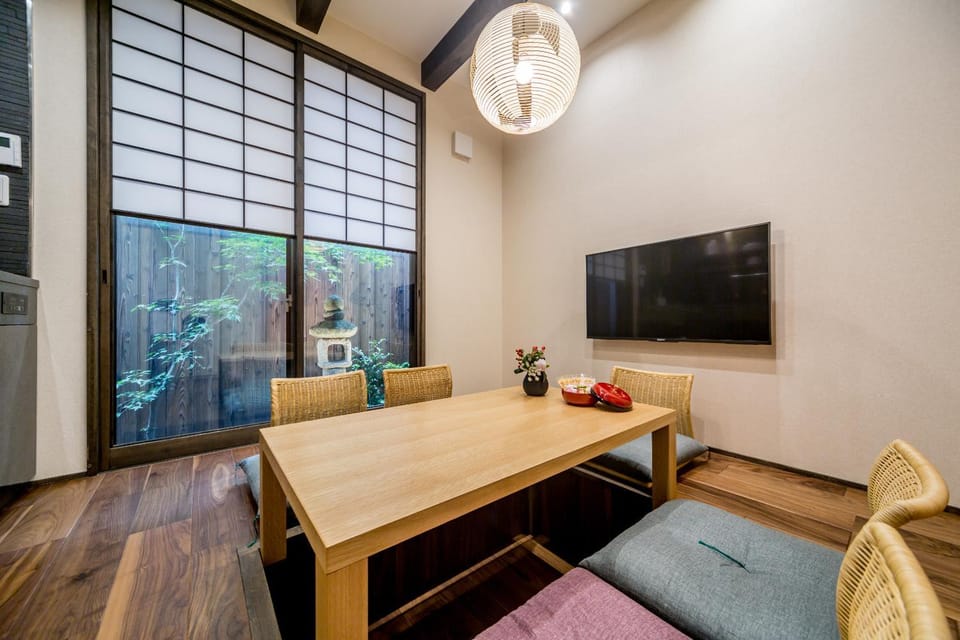 Living room, Photo of the whole room, Dining area, Dining area, Garden view