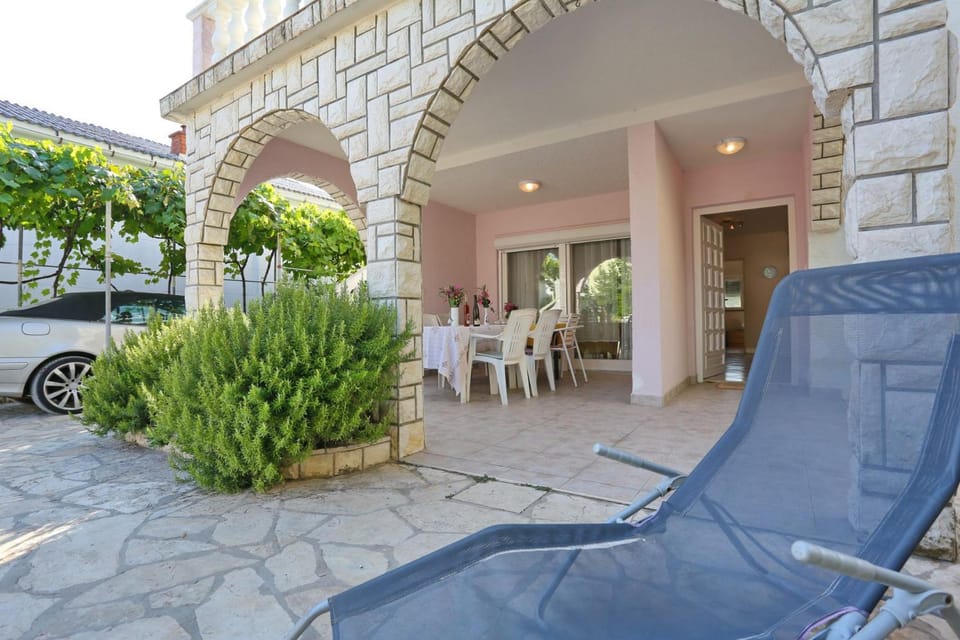 Property building, Garden, Balcony/Terrace