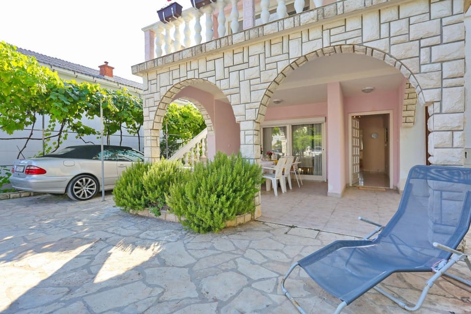 Property building, Garden, Balcony/Terrace