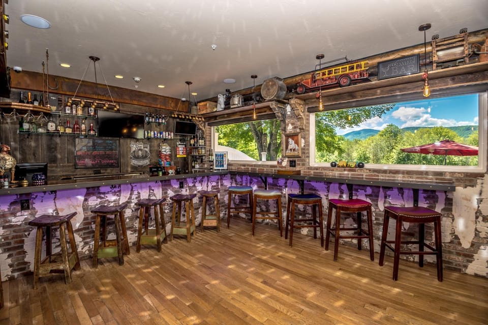 Restaurant/places to eat, View (from property/room), Lounge or bar, Evening entertainment