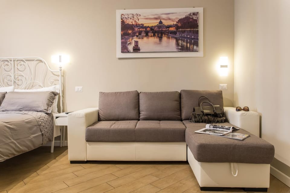 Nearby landmark, Neighbourhood, Photo of the whole room, Decorative detail, Bedroom