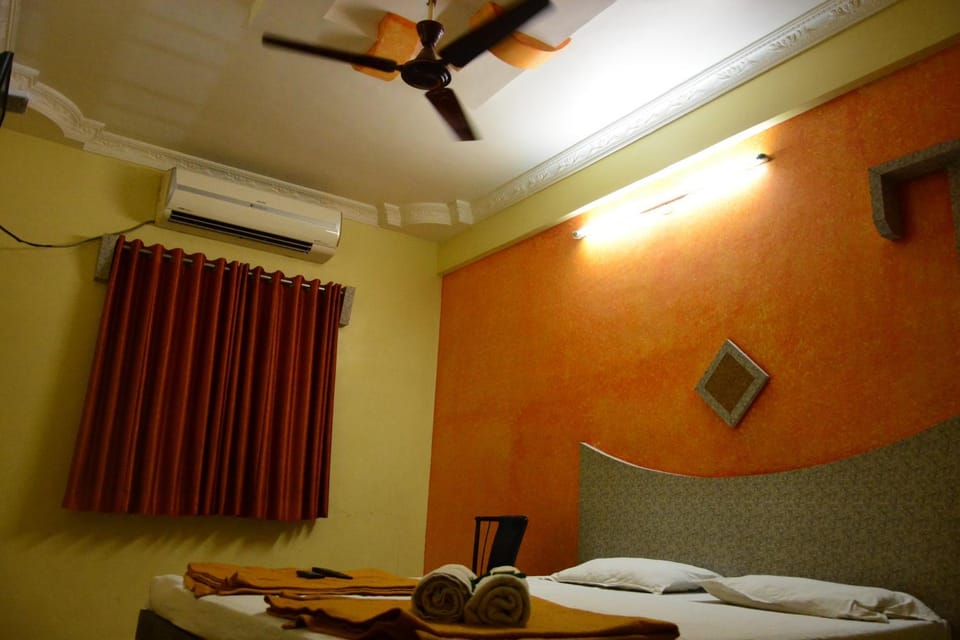 Hotel Madhava Hotel in Maharashtra