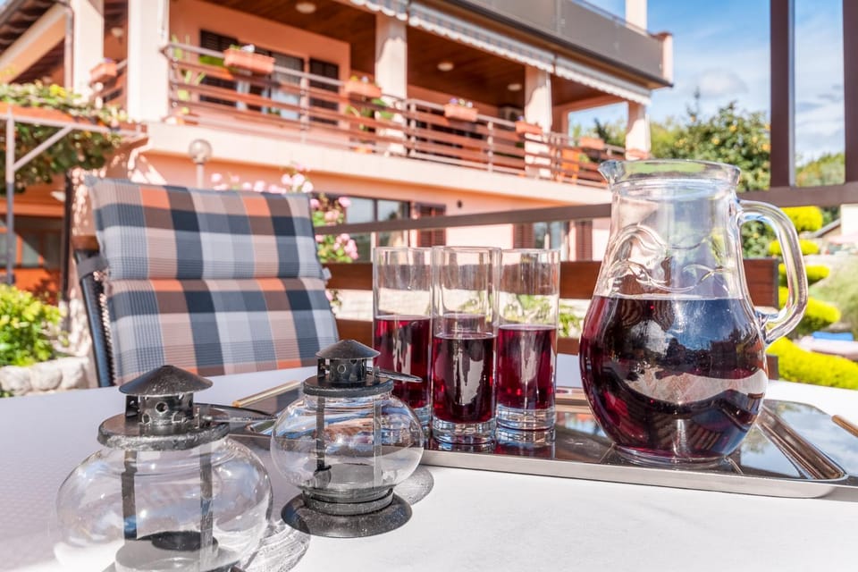 Coffee/tea facilities, Balcony/Terrace, Non alcoholic drinks