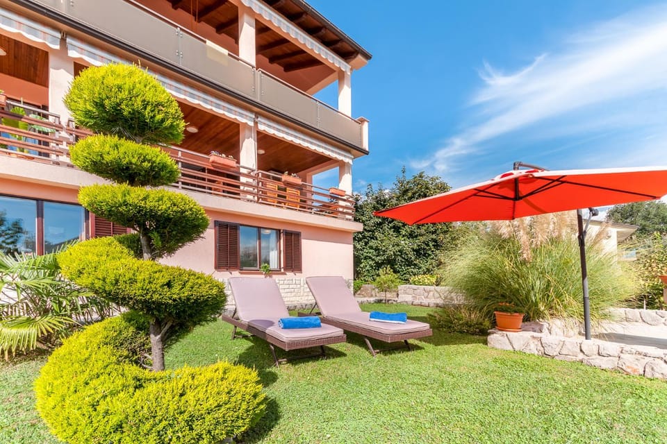 Neighbourhood, Natural landscape, Garden
