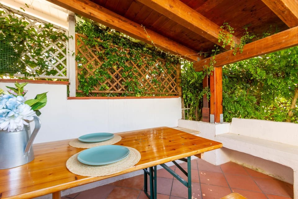 Patio, Dining area, Garden view