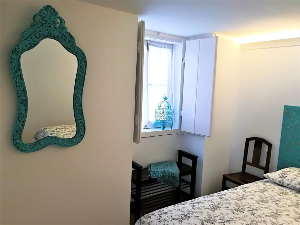 Photo of the whole room, Decorative detail