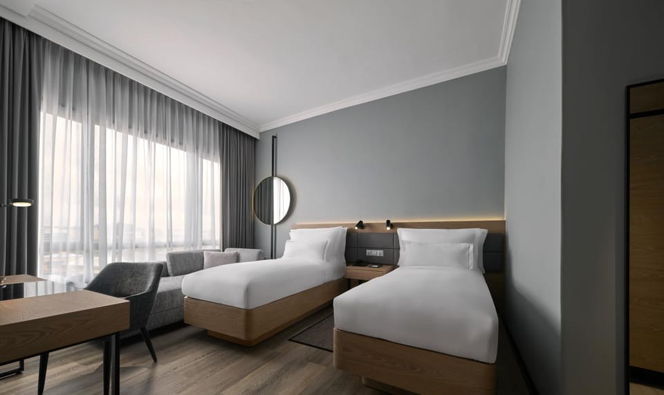 Bedroom, City view