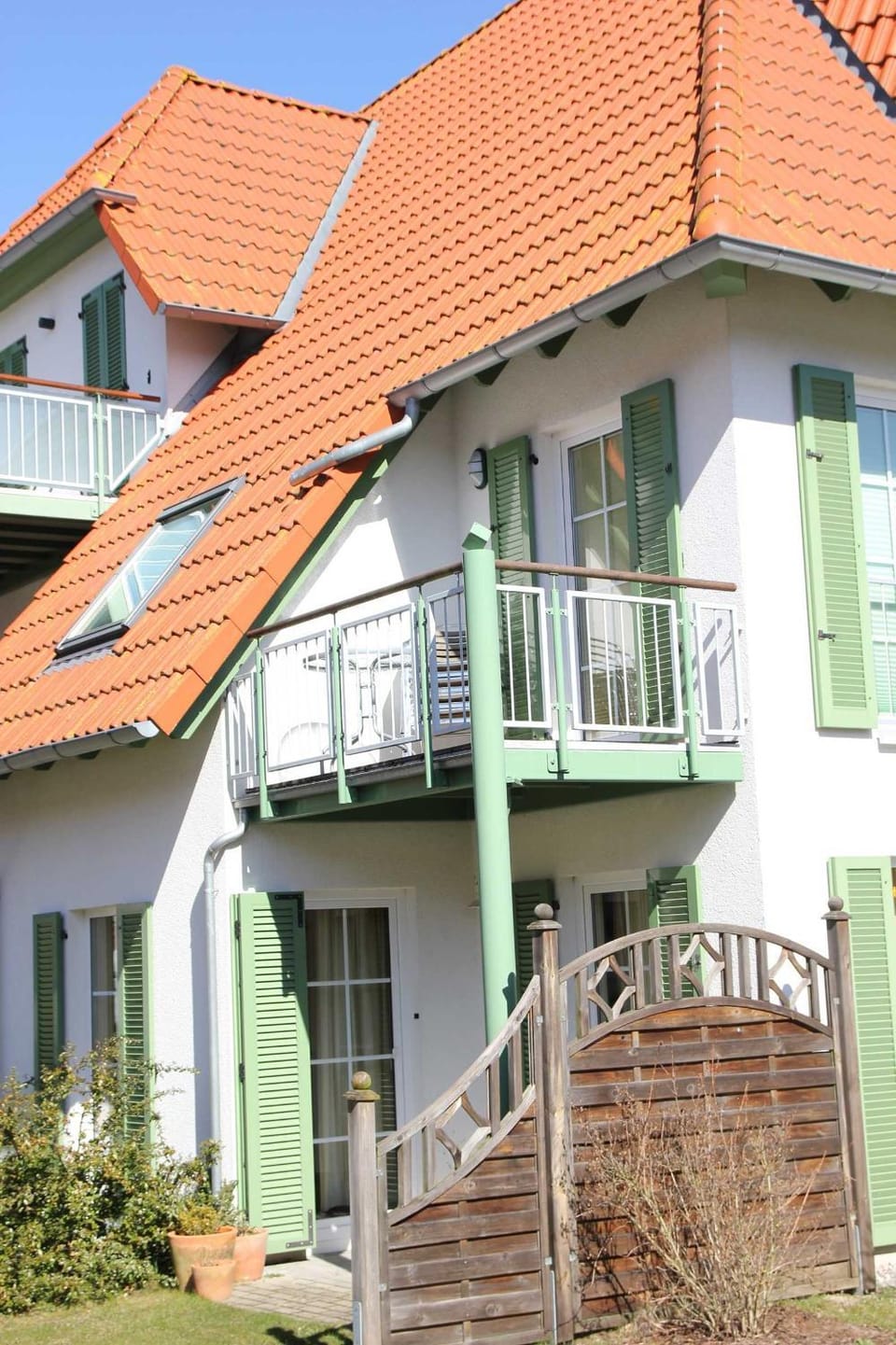 Property building, Facade/entrance, Balcony/Terrace