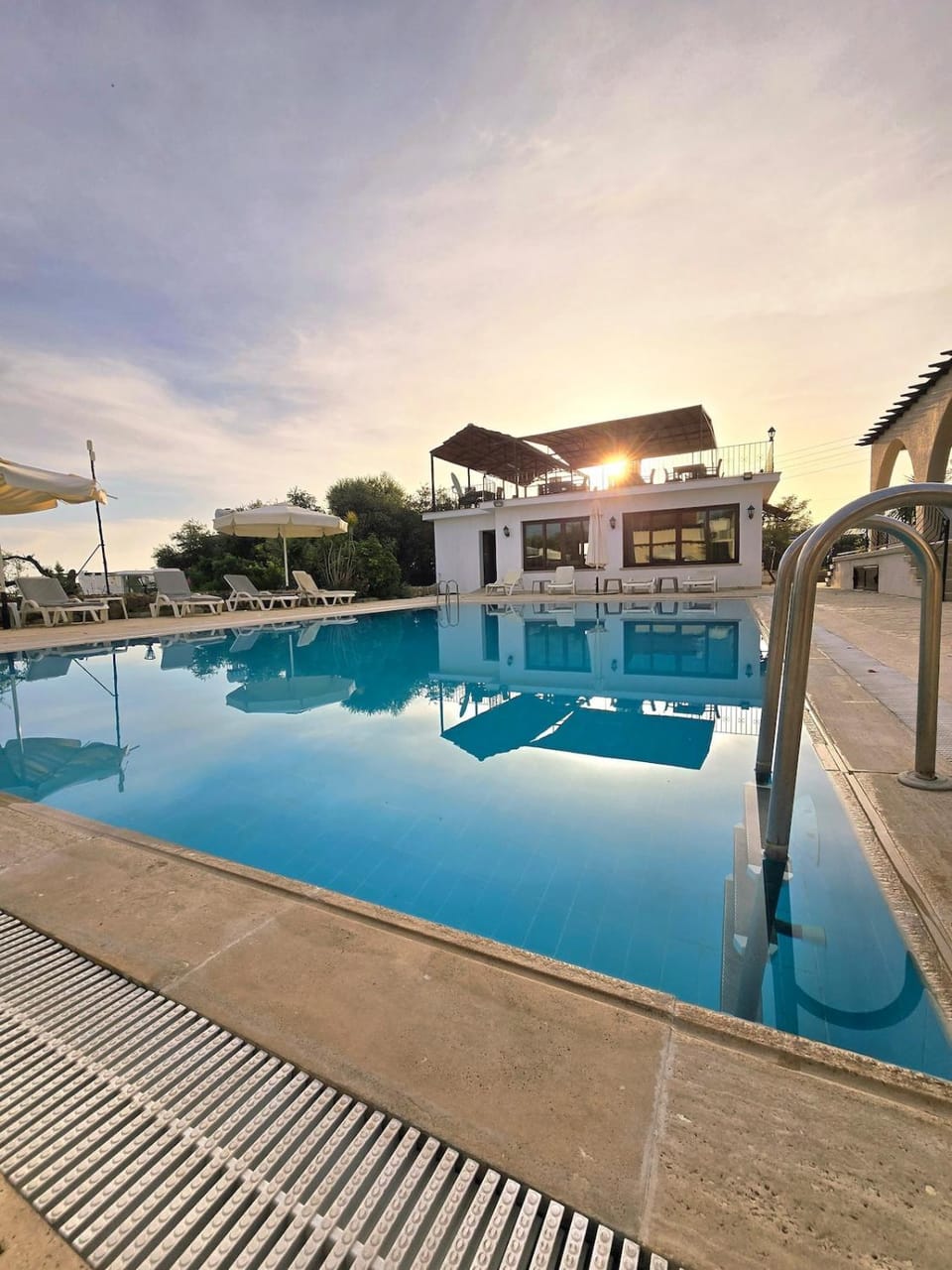Swimming pool, Sunrise