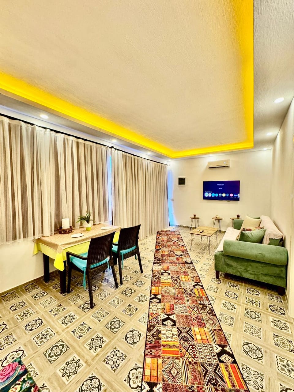 TV and multimedia, Living room, Seating area