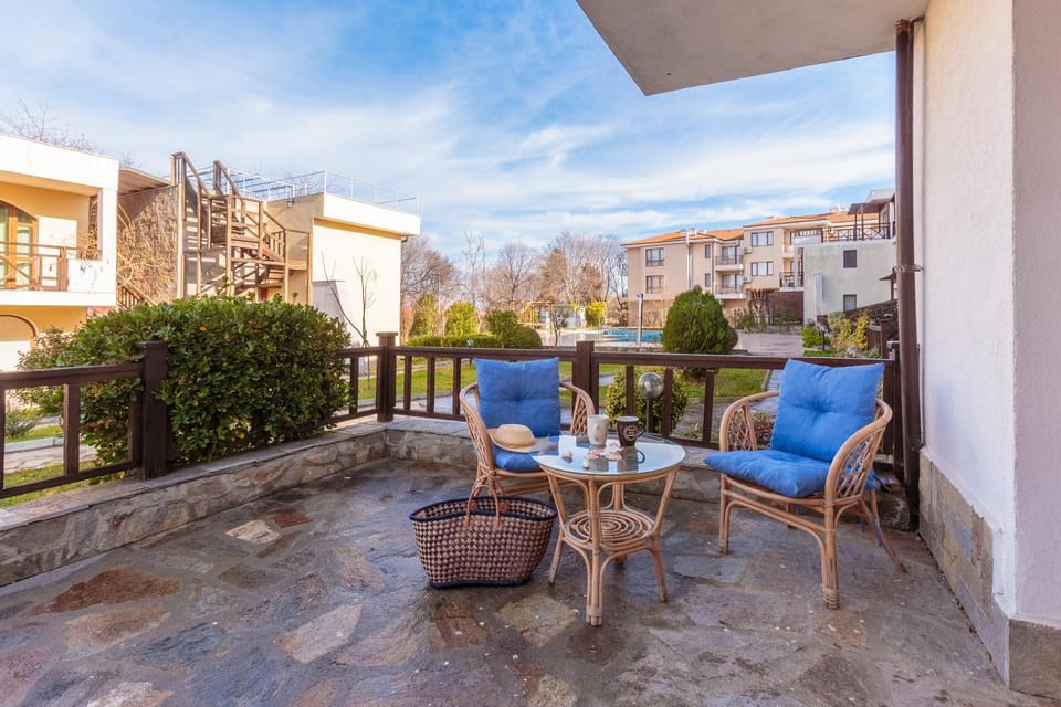 Patio, Balcony/Terrace, Seating area