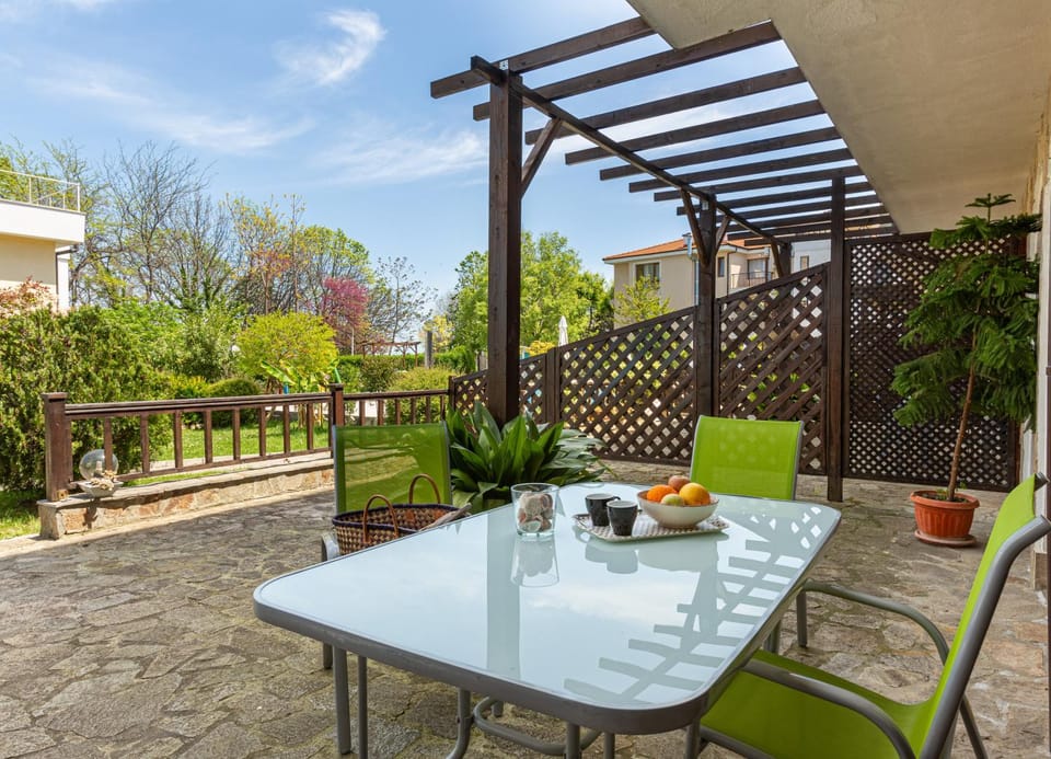 Patio, BBQ facilities, Garden, Balcony/Terrace