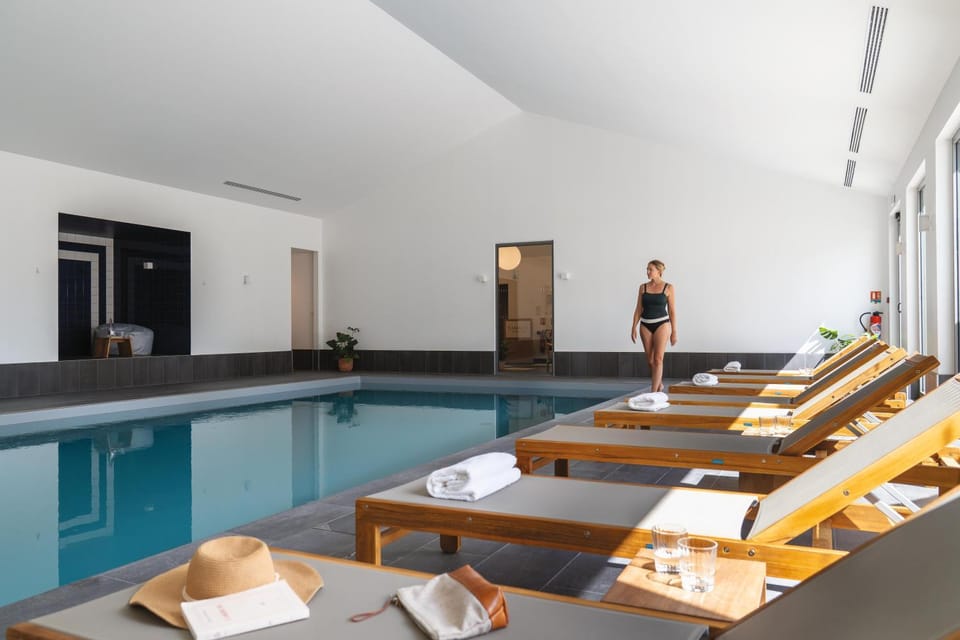 Swimming pool, sunbed