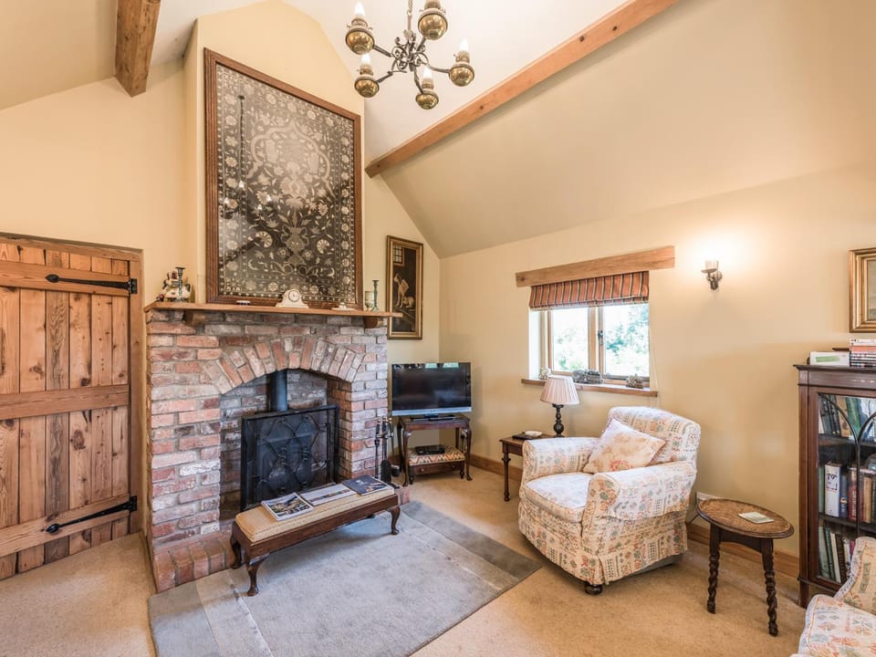 Garden Barn House in Wyre Forest District
