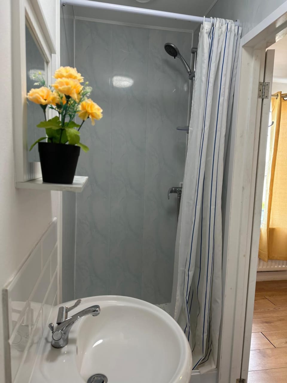 Langdale House 5 bedroom 7 beds 3 bathrooms Vacation rental in Derby