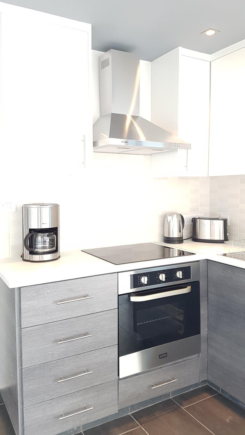 Nearby landmark, Neighbourhood, Coffee/tea facilities, Kitchen or kitchenette, Dining area, Street view