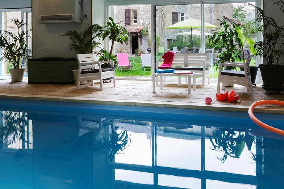 Swimming pool, Swimming pool