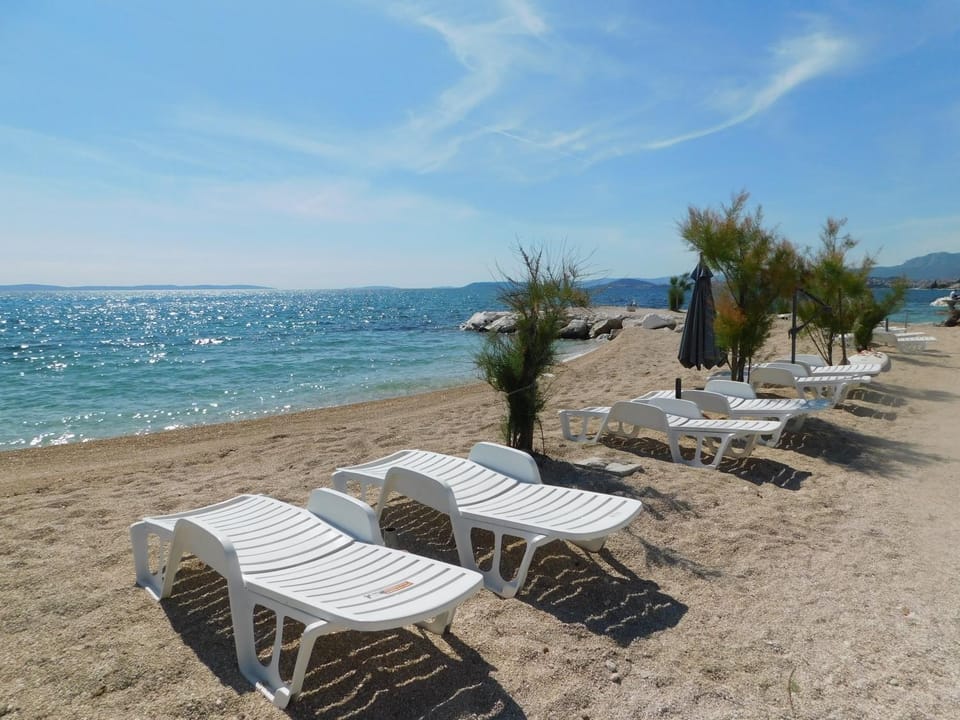 Beach Villa Bozikovic Bed and Breakfast in Podstrana