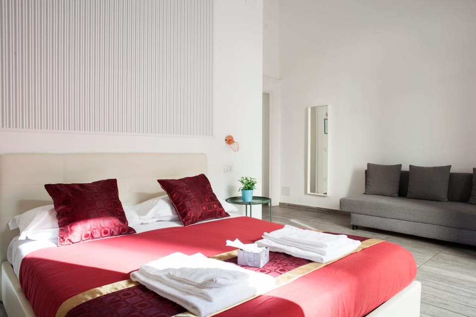 Bed, Living room, Bedroom, towels