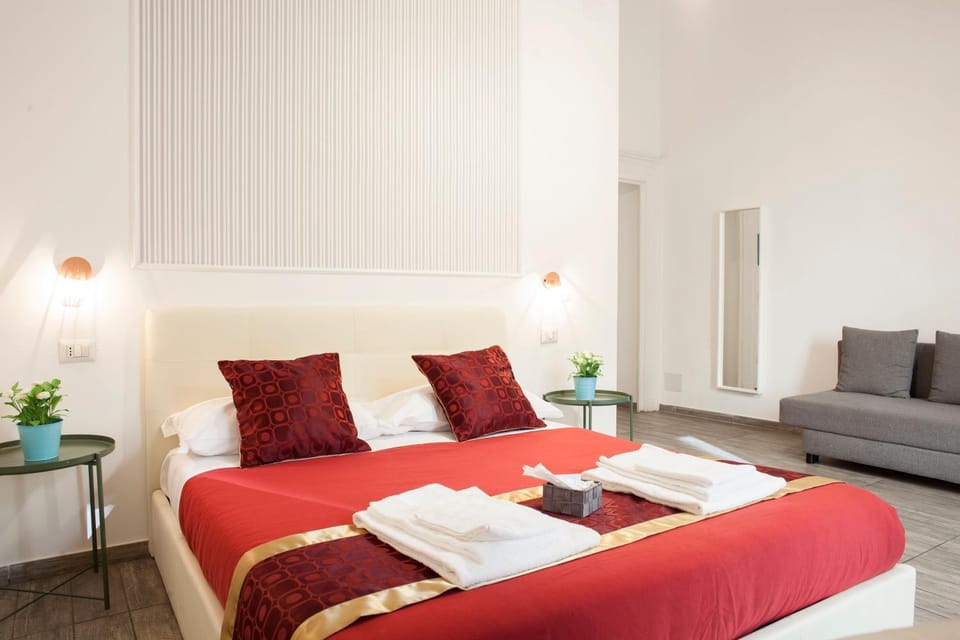 Bed, Living room, Photo of the whole room, Bedroom, towels