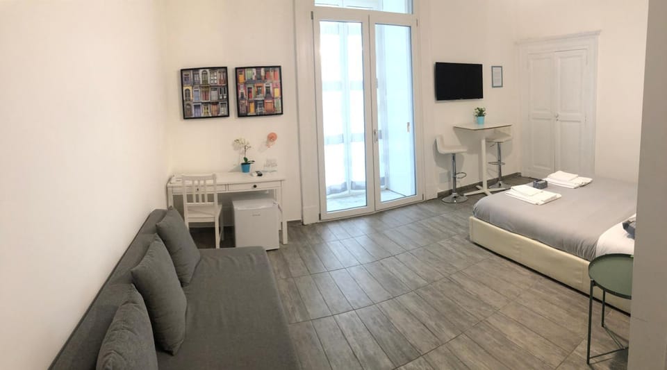 Bed, TV and multimedia, Living room, Photo of the whole room, Bedroom, locker, minibar