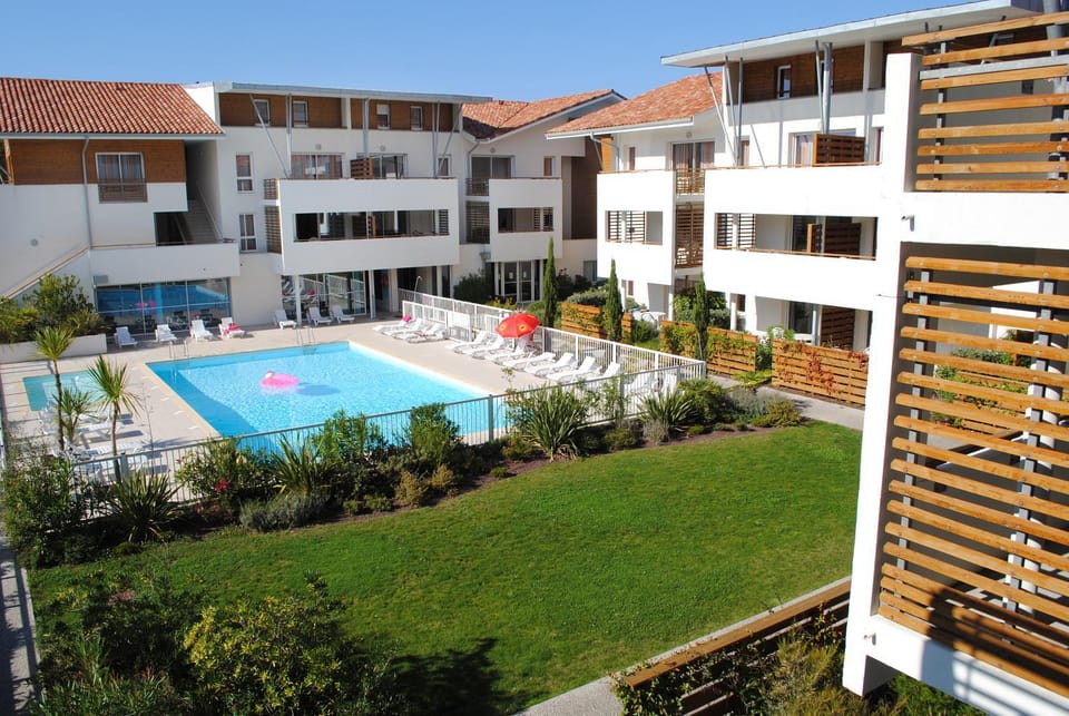 Balcony/Terrace, Garden view, Pool view