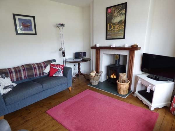 2 West View House in England