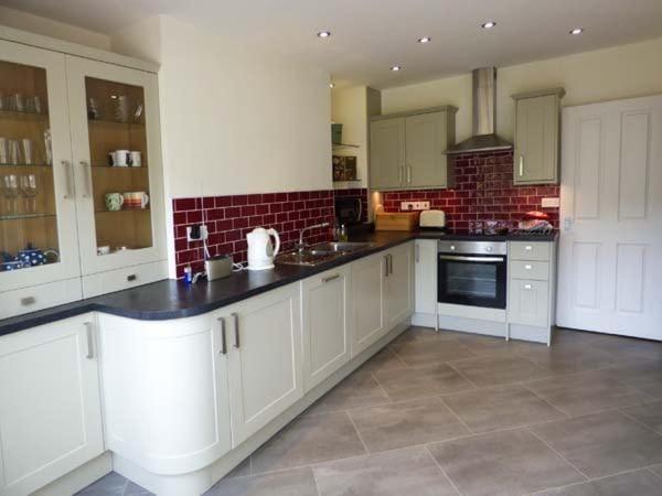 2 West View House in England