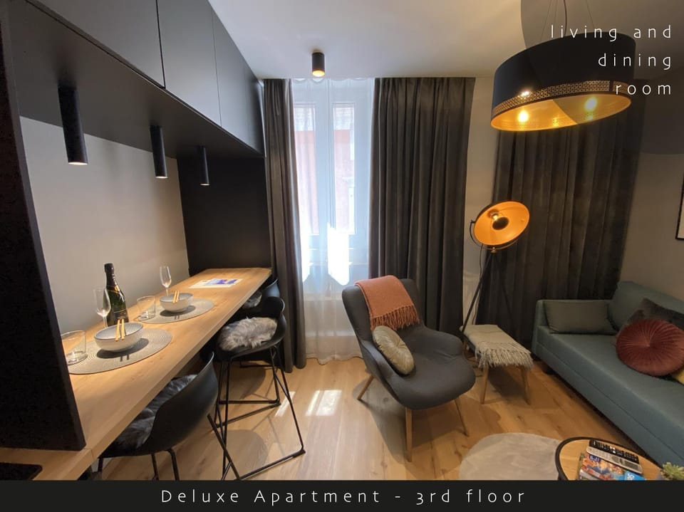 View (from property/room), Living room, Seating area, Dining area, City view