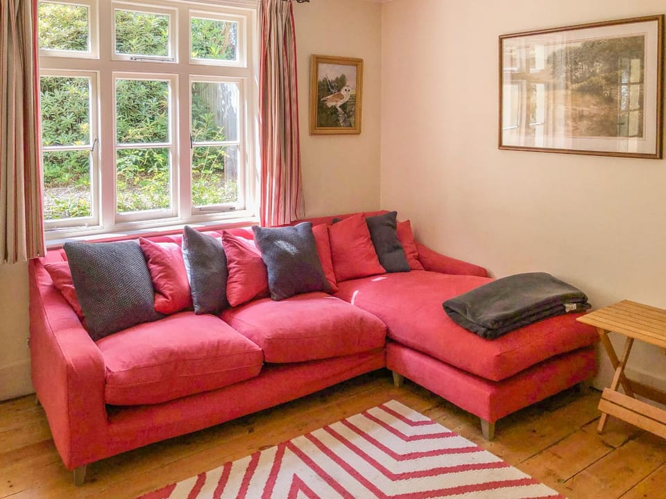 Woodhill Cottage House in Borough of Waverley