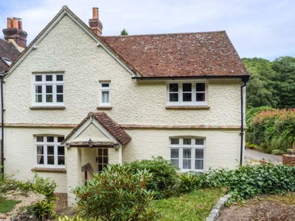 Woodhill Cottage House in Borough of Waverley