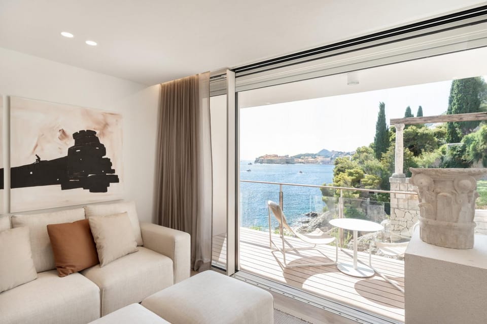 View (from property/room), Balcony/Terrace, City view, Sea view